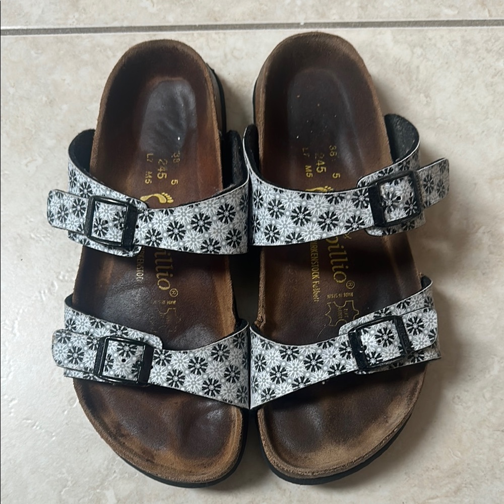 Women’s size 7 Black and White Sandals